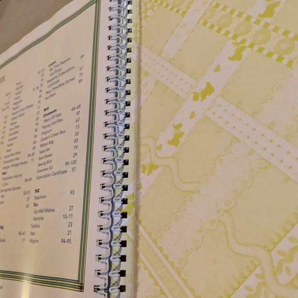 Mary Engelbreit “Wrap it Up” Craft Book - Picture 5 of 8